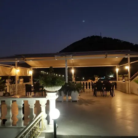 Arben Elezi Gasthof Berat