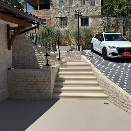 Arben Elezi Πανσιόν 3*