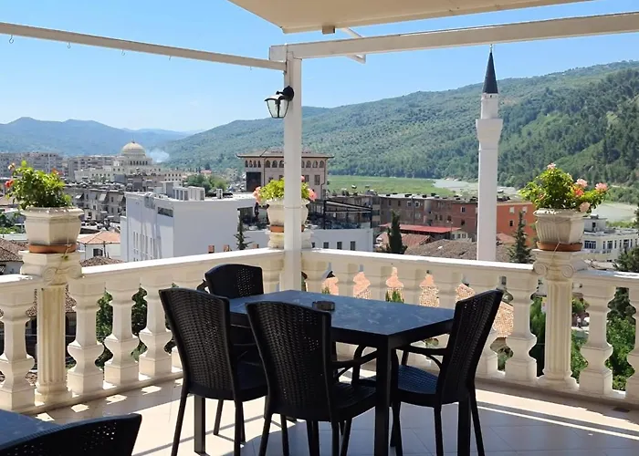 Arben Elezi بيت ضيافة بيرات