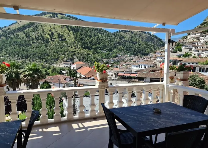 Arben Elezi بيت ضيافة بيرات