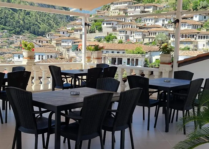 Arben Elezi بيت ضيافة 3*